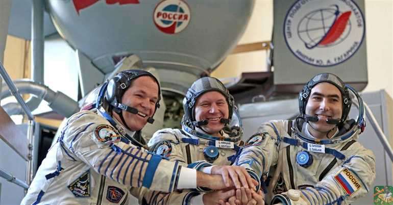 Сколько зарабатывают российские и американские космонавты